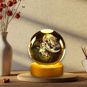 Moon and Astronaut 3D Crystal Ball Lamp, Astronaut Moon Lamp, LED Night Light Gift for Space Lovers, Galaxy Night Light, Space Lover Gift