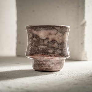 Handgefertigte Tasse aus rotem Marmor | Handgefertigter Marmor Trinkbecher | Schwarze Geschenkbox inklusive