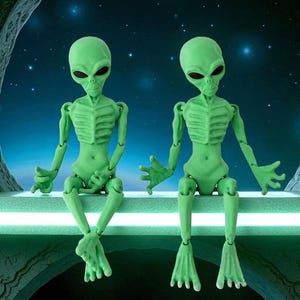 Flexi Alien Figurine | Flexible Alien Desk Toy | Alien Shelf Decor
