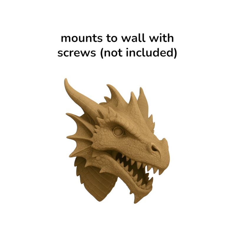 Puede incluir: Una escultura de cabeza de drag&oacute;n de color marr&oacute;n con dientes afilados, cuernos y piel texturizada. El texto "mounts to wall with screws (not included)" est&aacute; encima de la escultura. La cabeza de drag&oacute;n es un art&iacute;culo decorativo.