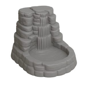 Puede incluir: Una fuente de cascada en miniatura gris con un dise&ntilde;o escalonado. La fuente presenta un efecto de cascada y una peque&ntilde;a cuenca en la base, todo construido con material similar a la piedra. Ideal para la decoraci&oacute;n del hogar o jardines en miniatura.