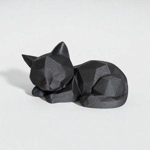 Låg poly kattstaty: Modern geometrisk kattdekor bild 2
