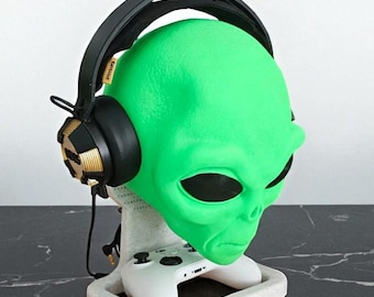 Alien Head Headphone Stand: Sci-Fi Gaming Headset Holder