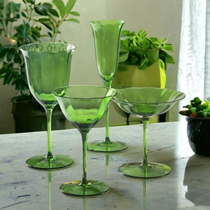 Retro Flower Wine Glasses Set - Crystal Champagne and Cocktail Goblets - Luxury Green Martini Cups - Home Decor