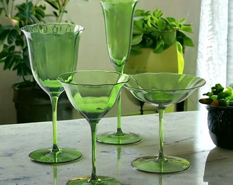 Retro Flower Wine Glasses Set - Crystal Champagne and Cocktail Goblets - Luxury Green Martini Cups - Home Decor