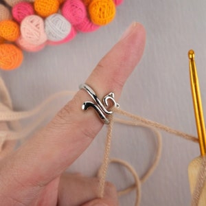 Cat Yarn Tension Ring - 4 Colors - for Knitting Or Crocheting - Adjustable - Yarn Guide, Crochet Ring,Tension Helper,for Right and Left Hand