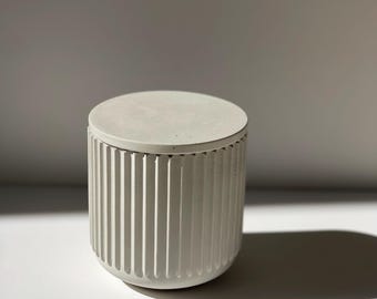 Handgegoten cementpot met deksel – modern woondecoratie