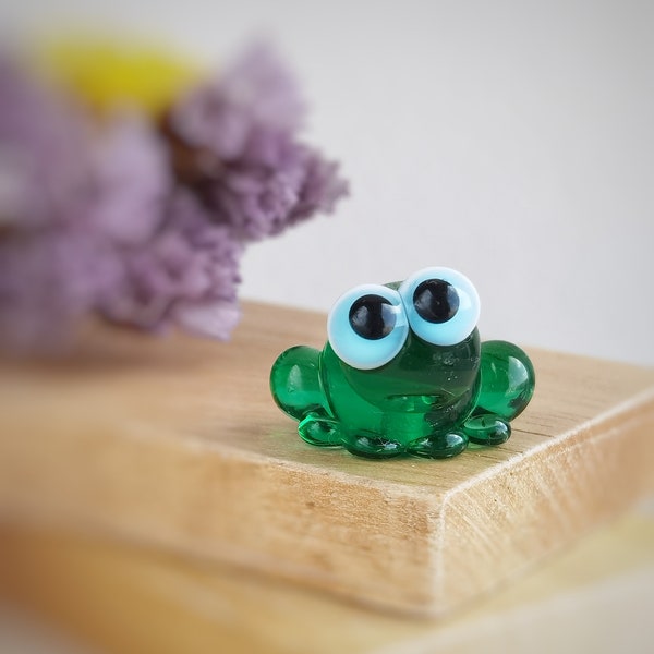 Glass frog figurine for aquarium decor or blown glass collection