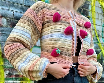 Inspiriert Erdbeer 3D Applikation Strickjacke | Bomberjacke aus Bio-Baumwolle | Mehrfarbiger Gehäkelter Sommer Pullover | Pastell Offene Vorderseite