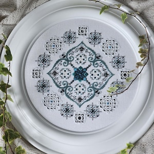 PDF-borduurpatroon Oosterse mandala • Hardanger • Afdrukbare digitale download • Stapsgewijze videotutorial inbegrepen • DIY boho-naaldkunst