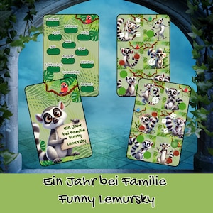 Könnte beinhalten: Vier farbenfrohe Karten mit Lemuren und tropischem Laub. Eine Karte zeigt die Monate des Jahres, während andere Lemuren beim Spielen zeigen. Der Text "Ein Jahr bei Familie Funny Lemursky" befindet sich unten.
