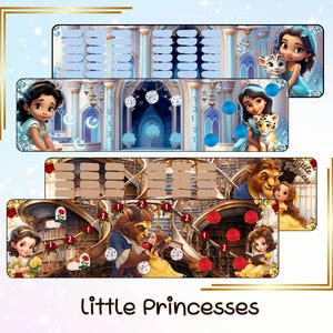 Könnte beinhalten: Drei farbenfrohe Spielbretter mit Disney-Prinzessinnen. Das obere Brett zeigt eine Prinzessin mit einem weißen Tiger, das mittlere Brett eine Prinzessin mit einem Tigerjungtier und das untere Brett Belle und die Bestie. Die Worte "Little Princesses" stehen unten.