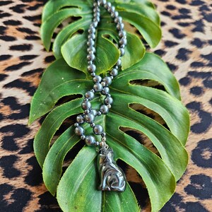 Gray pearl necklace with cat pendant