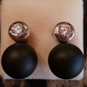 Black onyx stud earrings