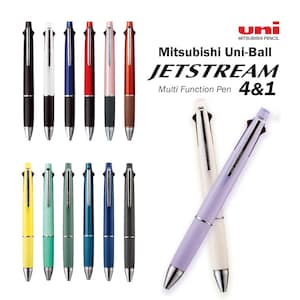 Puede incluir: Una colección de bolígrafos multifunción Mitsubishi Uni-Ball Jetstream 4&1 en varios colores, incluyendo negro, blanco, azul, rojo, rosa y marrón. También se muestran bolígrafos adicionales en amarillo, verde, turquesa y gris. Los bolígrafos tienen un diseño elegante con detalles plateados.