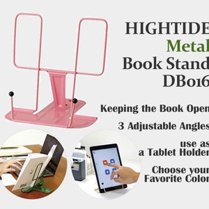 Könnte beinhalten: Ein rosafarbener Buchständer aus Metall mit drei verstellbaren Winkeln. Der Ständer kann auch als Tablet-Halterung verwendet werden. Der Text "HIGHTIDE Metal Book Stand DB016" ist auf dem Bild zu sehen. Der Text "Keeping the Book Open 3 Adjustable Angles" ist ebenfalls auf dem Bild zu sehen. Der Text "use as a Tablet Holder Choose your Favorite Color" ist ebenfalls auf dem Bild zu sehen.