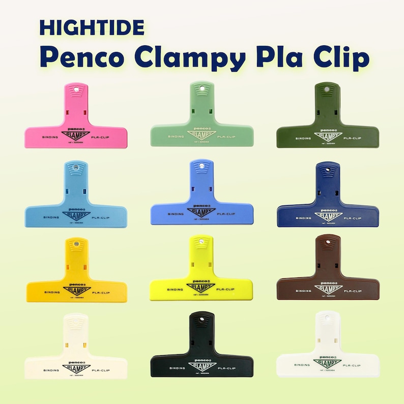 Puede incluir: Una colecci&oacute;n de clips Penco Clampy Pla Clip de colores, incluyendo rosa, verde y azul. Cada clip presenta el logotipo "Penco Clampy Pla Clip" y la palabra "Binding". Los clips est&aacute;n dispuestos sobre un fondo verde claro.