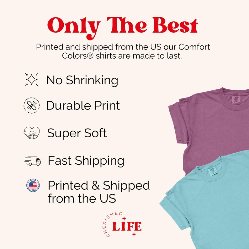 Op de afbeelding: Twee Comfort Colors t-shirts, &eacute;&eacute;n paars en &eacute;&eacute;n turquoise. De afbeelding bevat tekst die aangeeft dat de shirts lang meegaan, met functies zoals niet krimpen en een duurzame print. De tekst "Only The Best" staat bovenaan.
