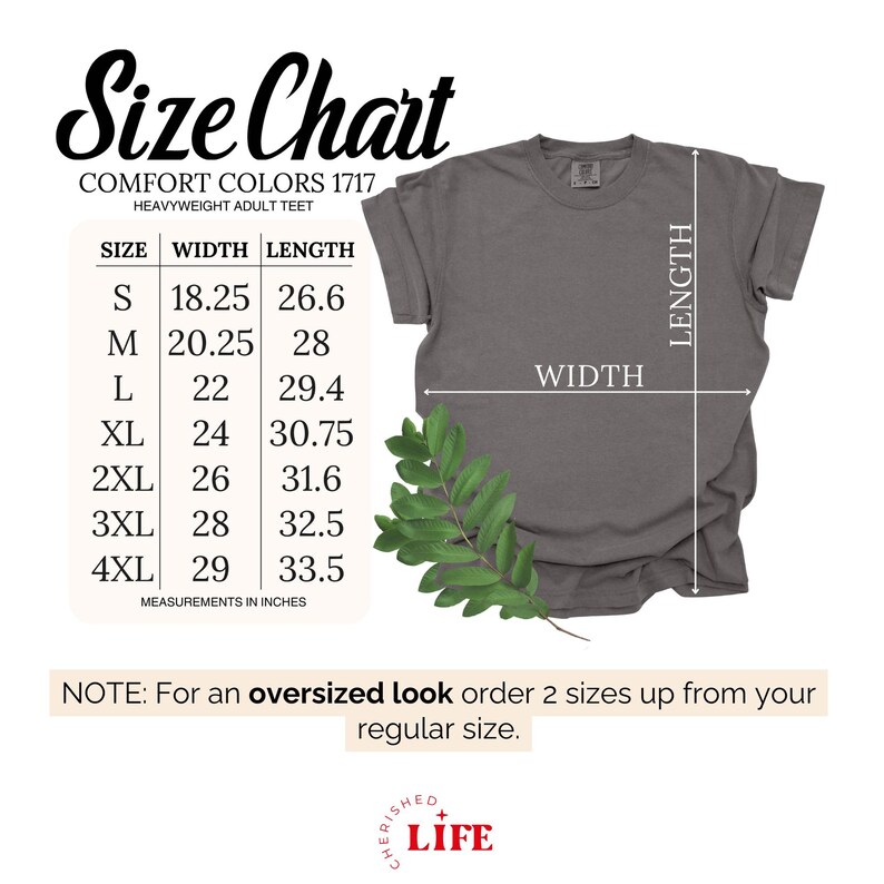 Op de afbeelding: Een maattabel voor Comfort Colors 1717 heavyweight volwassen T-shirts. De tabel toont afmetingen in inches voor maten S tot 4XL. De afbeelding bevat ook een grijs T-shirt en een opmerking over het bestellen.