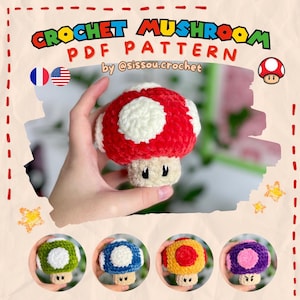 Może przedstawiać: Wzór na szydełkowy grzyb w formacie PDF autorstwa @sissou.crochet. Wzór zawiera instrukcje do wykonania grzybów w kolorze czerwonym, zielonym, niebieskim, żółtym i fioletowym.