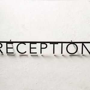 Letrero de metal con texto personalizado, letras de metal personalizadas, nombre personalizado, decoración de pared personalizada, regalo de inauguración de la casa para interiores y exteriores
