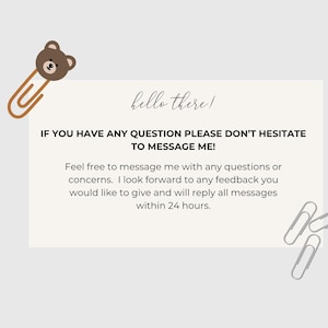 Puede incluir: Una tarjeta de color beige claro con el texto "hello there!" y un mensaje sobre c&oacute;mo contactar al vendedor. Un clip de papel con forma de oso marr&oacute;n est&aacute; en la parte superior izquierda. Tres clips de papel plateados est&aacute;n en la parte inferior derecha.