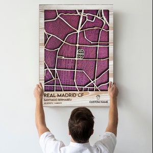 Carte personnalisée du stade du Real Madrid - décoration murale football - art mural bois 3D multicouche - art carte personnalisé football - homme des cavernes décoration d'intérieur