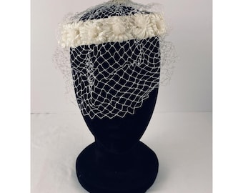 Vintage 50s-60s Ivory Floral Pillbox hat w/ Delicate Veil & Daisy Accents