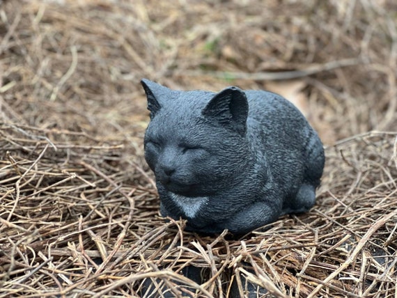 Concrete Black Cat Statue Sleeping Crouching Cat Figurine Pet Memorial Backyard Figure for Decoration Gift For Pet Lovers