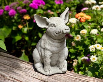 Wilbur Pig Sculpture Concrete Farm Decoration Animal Porch Statue Sitting Pig Gift For Farmer Yard Pig Figurine Farm Animal Art