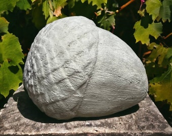 Massive Acorn Figurine Cement Nut Sculpture Autumn Acorn Statues For Porch Detailed Acorn for Backyard Or Patio Lawn Ornament