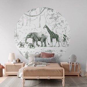 Wall Circle, Adesivo da parete, Carta da parati Circle - Animal Parade Green - Cameretta per bambini, natura, elefante, giraffa, animali della giungla, scimmia, foresta