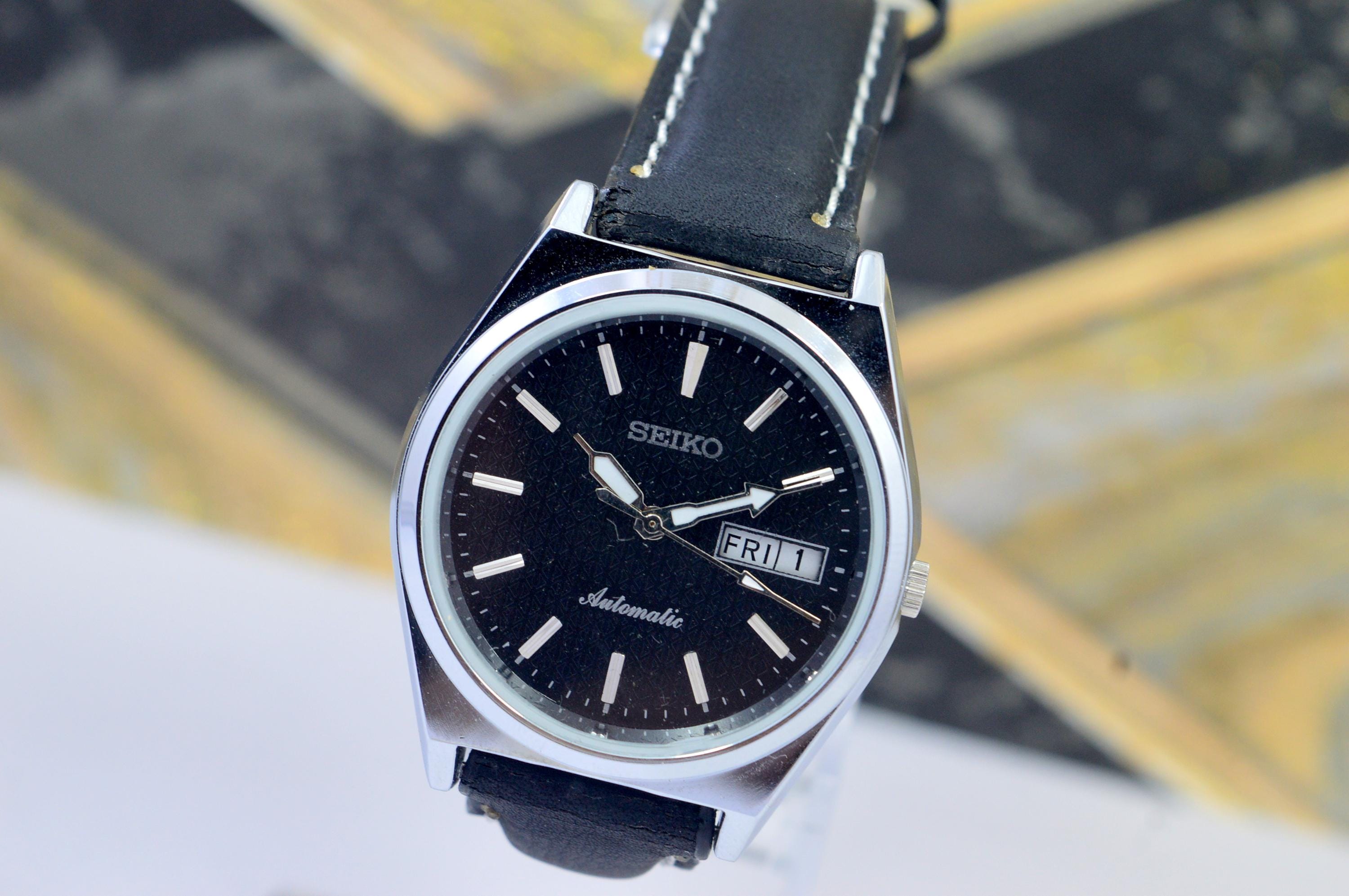 Vintage Seiko Automatic Analog Black White White Dial Day Date