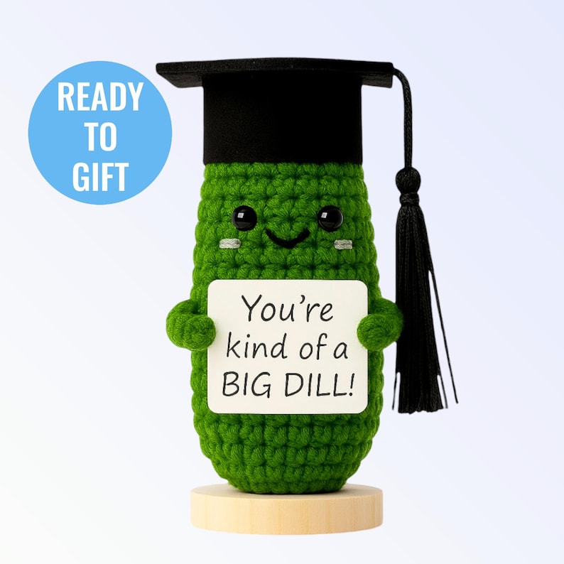 Graduation Gift – Pickle Crochet Plush – Congrats Graduate– Class of 2026 Bild 1