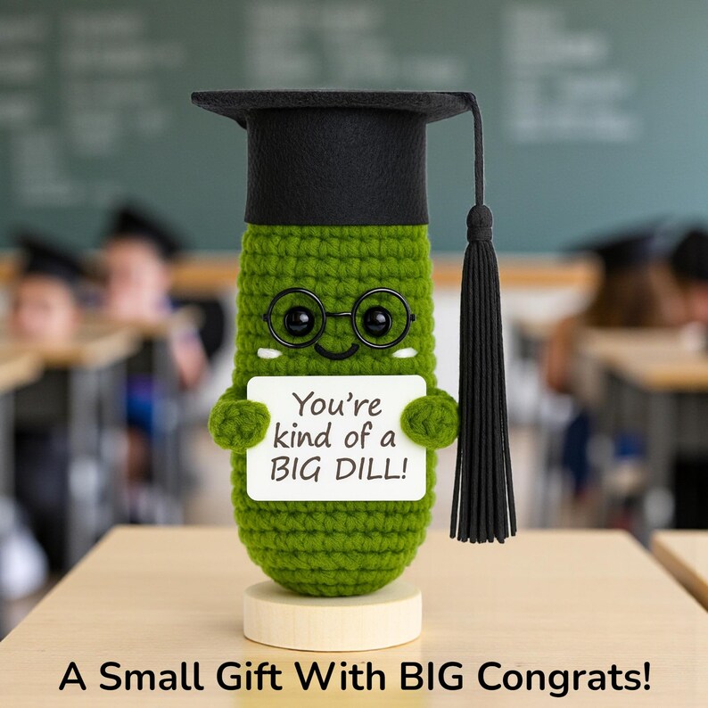 Graduation Gift – Pickle Crochet Plush – Congrats Graduate– Class of 2026 Bild 12