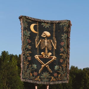 Tapiz de manta tejida con esqueleto místico, Dark Academia, acogedor para Halloween, decoración gótica, regalo único, estilo bohemio, decoración del hogar