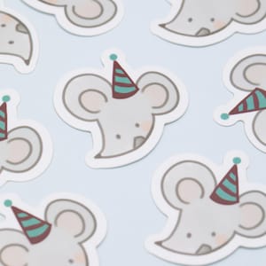 Adesivo in vinile opaco impermeabile per topo di compleanno | Compleanno dei bambini, cappello da festa, amici della foresta, amico di penna, adesivo felice