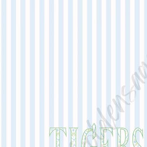 Puede incluir: Fondo de rayas verticales en azul claro y blanco con la palabra "TIGERS" en una fuente decorativa. Las letras est&aacute;n rellenas con un patr&oacute;n floral en verde, rosa y azul.