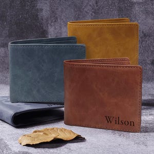 Cartera personalizada para hombre. Cartera fina de cuero personalizada. Regalos personalizados para hombre. Regalos grabados para San Valentín y el Día del Padre.