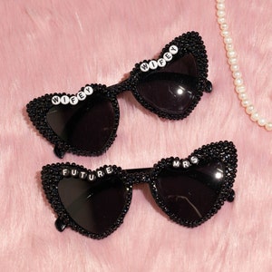Óculos de Sol Bachelorette, Óculos de Pérola Negra, Óculos de Sol Bride Heart, Óculos de Sol Bride To Be, Óculos de Pérola Personalizados, Envio Rápido dos EUA