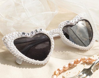 Gepersonaliseerde parelbril, bruidsmeisjebril, handgemaakte decoratieve bril, liefdesbril, met de hand geassembleerde bril, bruidbril