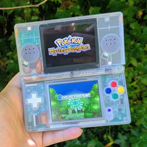 Individuell gestaltete Nintendo DS Lite Konsole! Neues Gehäuse, USB-C-Ladeanschluss, im Dunkeln leuchtende Regenbogenknöpfe