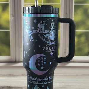 Lena | veralis | Sternenlicht | personalisierbar | lasergraviert | geätzt | Becher| 112oz | Quencher | Stadt des Sternenlichts | acotar