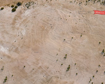 Socle de présentation pour modèle, sable du désert avec marques de roues, impression de qualité HD sur Foamex