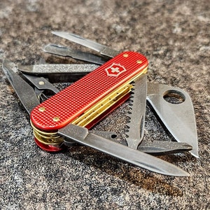 Navaja suiza personalizada Alox Spydernox roja de 58 mm España