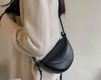 Damen Leder Umhängetasche, Halbmondtasche, Leder Umhängetasche, Sling Bag für Frauen, Minimal Style Tasche, Messenger Bag, Geschenk für Sie