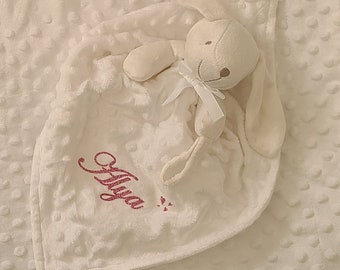 cadeau doudou personnalisé avec attache tétine pour la naissance de vos bébés :)
