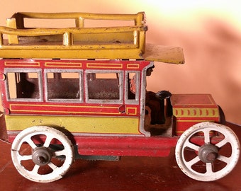 Tin wind up truck all original in as found condition.  Most likely from the 1920, original paint .