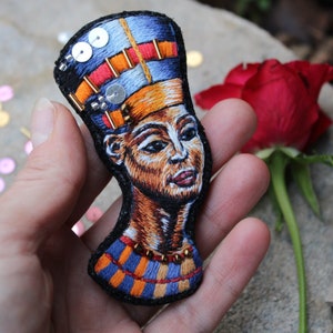 Embroidered brooch Nefertiti / Textile decoration / Pin / Ancient Egypt / Hand embroidery modern / Pin / Patch / Textile accessories