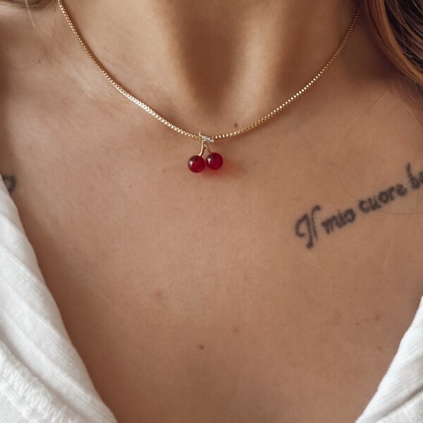 Collier cerises, collier femme, pendentif cerises, collier minimaliste cerise, cadeau pour elle, cadeau maman, cadeau fête des mères